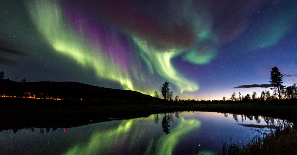 Forskelle Skygge Regnjakke The Northern Lights – Aurora Borealis | Levin Iglut – Golden Crown